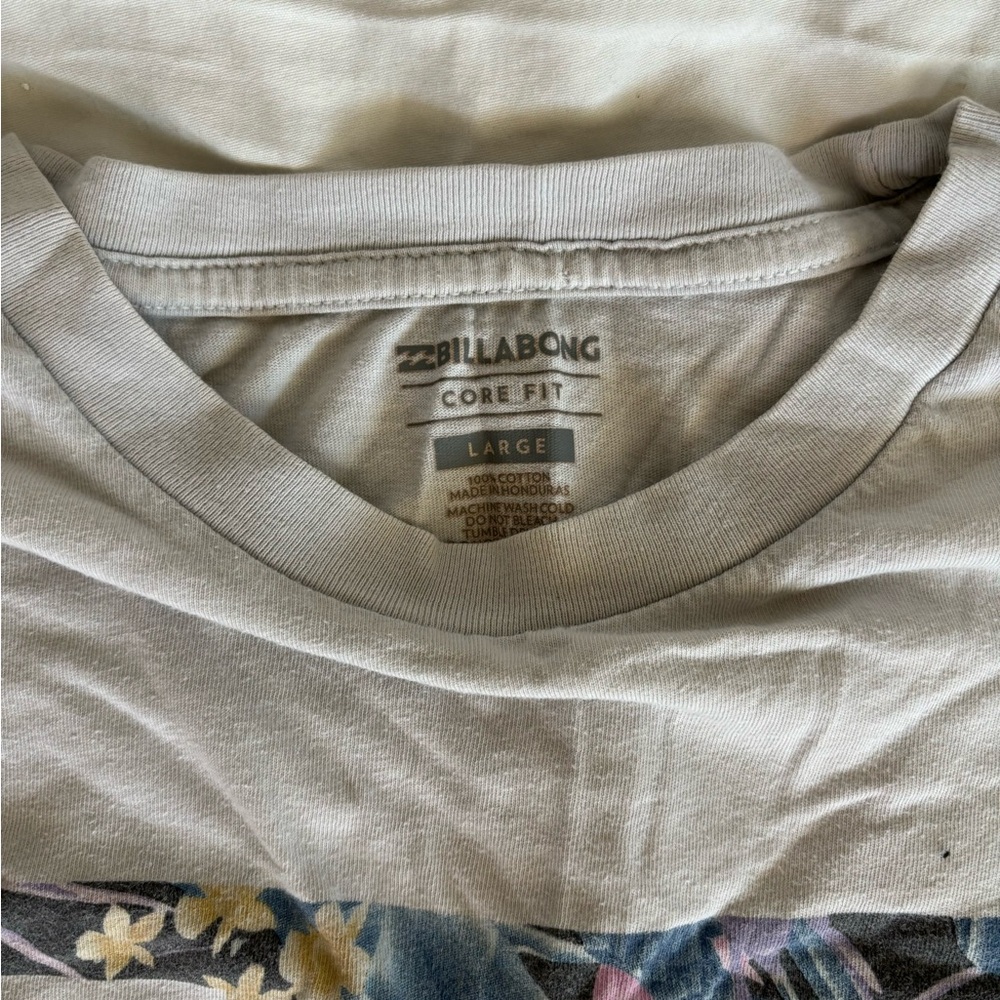 Billabong old school t-shirt - Short Sleve with Tropical Design - Picture 2 of 5